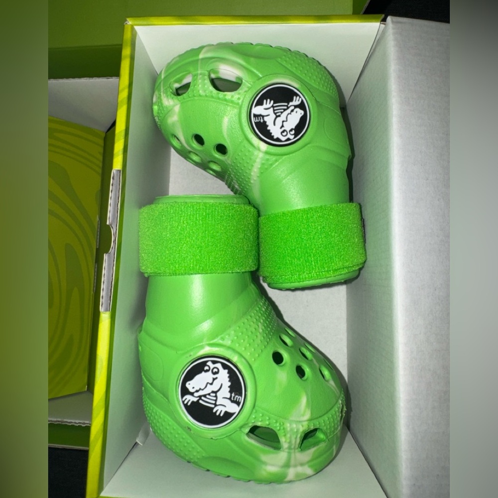 Bark CROCS Bright Green size large